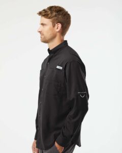 Columbia 212467 Men’s PFG Tamiami™ II Shirt – Black (on model side)