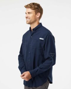 Columbia 212467 Men’s PFG Tamiami™ II Shirt – Collegiate Navy (on model side)