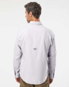 Columbia 212467 Men’s PFG Tamiami™ II Shirt – Cool Grey (on model back)