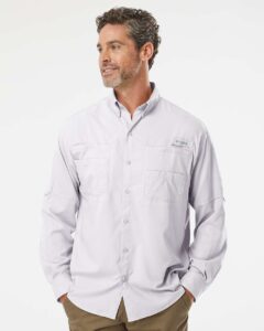 Columbia 212467 Men’s PFG Tamiami™ II Shirt – Cool Grey (on model)