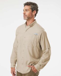 Columbia 212467 Men’s PFG Tamiami™ II Shirt – Fossil (on model side)