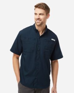 Columbia 212468 Men’s PFG Tamiami™ II Short Sleeve Shirt – Collegiate Navy (on model)