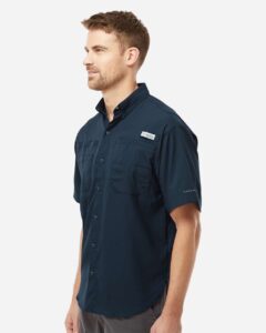 Columbia 212468 Men’s PFG Tamiami™ II Short Sleeve Shirt – Collegiate Navy (on model side)