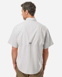 Columbia 212468 Men’s PFG Tamiami™ II Short Sleeve Shirt – Cool Grey (on model back)