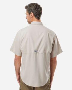 Columbia 212468 Men’s PFG Tamiami™ II Short Sleeve Shirt – Fossil (on model back)