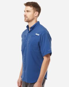 Columbia 212468 Men’s PFG Tamiami™ II Short Sleeve Shirt – Vivid Blue (on model side)