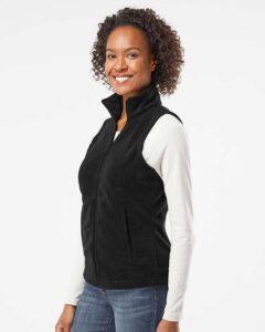 Columbia 212471 Women’s Benton Springs™ Fleece Vest – Black (on model side)