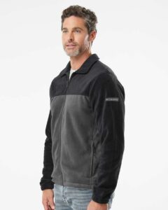 Columbia 212478 Men’s Steens Mountain™ Full Zip 2.0 Jacket – Black/ Grill (on model side)