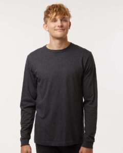 Tultex 202LS Unisex Fine Jersey Long Sleeve T-Shirt – Heather Graphite (on model)