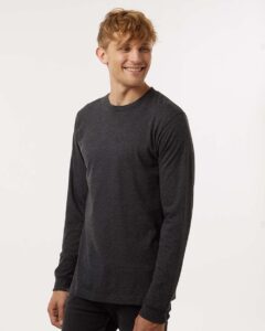 Tultex 202LS Unisex Fine Jersey Long Sleeve T-Shirt – Heather Graphite (on model side)