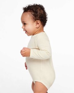 Rabbit Skins 4421 Infant Fine Jersey Long Sleeve Bodysuit – Natural (on model side)