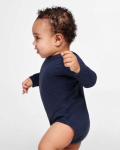 Rabbit Skins 4421 Infant Fine Jersey Long Sleeve Bodysuit – Navy (on model side)