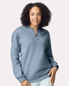 Gildan SF008 Unisex Softstyle® Midweight Quarter-Zip Sweatshirt – Stone Blue (on model)