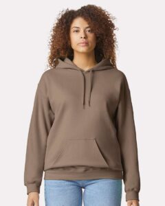 Gildan SF500 Unisex Softstyle® Midweight Hooded Sweatshirt – Brown Savana (on model)