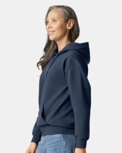 Gildan SF500 Unisex Softstyle® Midweight Hooded Sweatshirt – Blue Dusk (on model side)