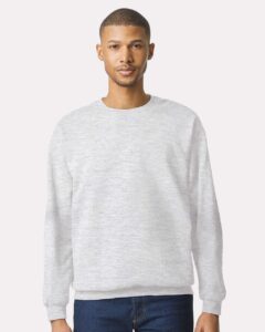 Gildan SF000 Unisex Softstyle® Midweight Crewneck Sweatshirt – Ash (on model)