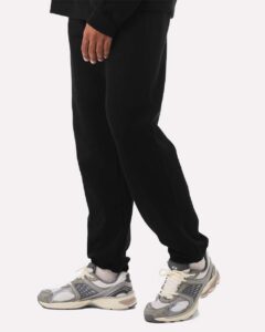 BELLA + CANVAS 4737 Unisex 10 oz. Heavyweight Sweatpants – Black (on model side)