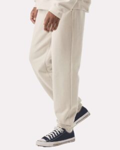BELLA + CANVAS 4737 Unisex 10 oz. Heavyweight Sweatpants – Dust (on model side)