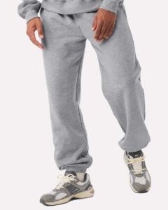 BELLA + CANVAS 4737 Unisex 10 oz. Heavyweight Sweatpants – Athletic Heather (on model)