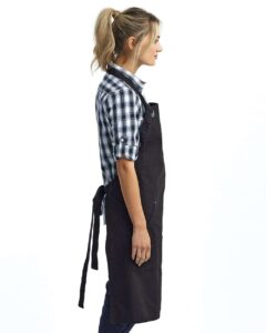 Artisan Collection by Reprime RP137 Calibre Heavy Cotton Canvas Pocket Apron – Black (on model side)