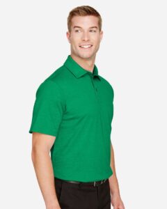 Devon & Jones DG22 Men’s CrownLux Performance® Address Mélange Polo – Kelly Green Melange (on model side)