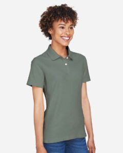 Devon & Jones DG150W Women’s DRYTEC20™ Performance Polo – Dill (on model side)