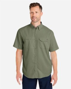 HUK H150171 Men’s Tide Point Short Sleeve Shirt – Moss (on model)