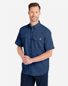 HUK H150171 Men’s Tide Point Short Sleeve Shirt – Naval Academy (on model side)