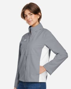 Under Armour 1389661 Women’s Rival Stretch Jacket – Mod Grey/ White (on model side)