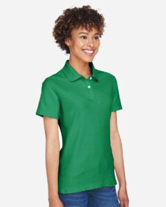 Devon & Jones DG150W Women’s DRYTEC20™ Performance Polo – Kelly Green (on model side)