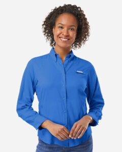 Columbia 212465 Women’s PFG Tamiami™ II Shirt – Vivid Blue (on model)