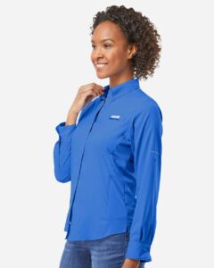 Columbia 212465 Women’s PFG Tamiami™ II Shirt – Vivid Blue (on model side)