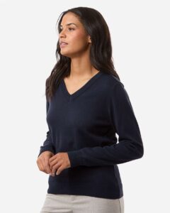 Devon & Jones DG445W Women’s New Classics V-Neck Sweater – Navy (on model side)