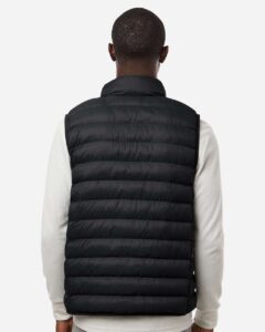 Weatherproof 26717 Men’s Lightweight Poly-filled Packable Vest – Black (on model back)