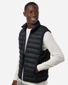 Weatherproof 26717 Men’s Lightweight Poly-filled Packable Vest – Black (on model side)