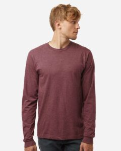 Tultex 202LS Unisex Fine Jersey Long Sleeve T-Shirt – Heather Burgundy (on model)