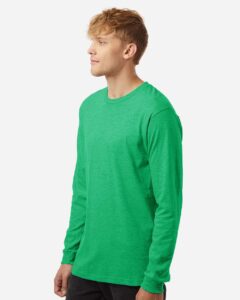 Tultex 202LS Unisex Fine Jersey Long Sleeve T-Shirt – Heather Kelly (on model side)