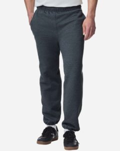 Gildan 18100 Unisex Heavy Blend™ Pocket Sweatpants – Dark Heather (on model)