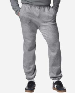 Gildan 18100 Unisex Heavy Blend™ Pocket Sweatpants – Sport Grey (on model)