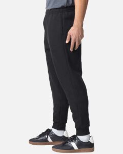 Gildan 18250 Unisex Heavy Blend™ Joggers – Black (on model side)