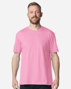 Gildan 64000 Unisex Softstyle® T-Shirt – Fan Candy Pink (on model)