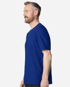 Gildan 64000 Unisex Softstyle® T-Shirt – Fan Deep Royal (on model side)