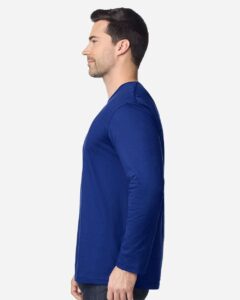 Gildan 64400 Unisex Softstyle® Long Sleeve T-Shirt – Fan Deep Royal (on model side)