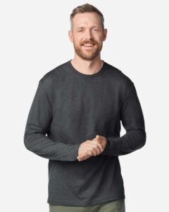 Gildan 64400 Unisex Softstyle® Long Sleeve T-Shirt – Heather Dark Grey (on model)