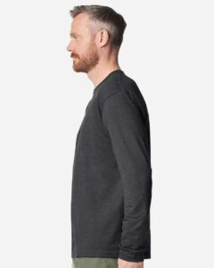 Gildan 64400 Unisex Softstyle® Long Sleeve T-Shirt – Heather Dark Grey (on model side)