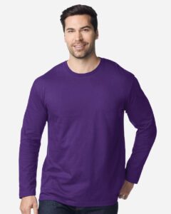Gildan 64400 Unisex Softstyle® Long Sleeve T-Shirt – Purple (on model)