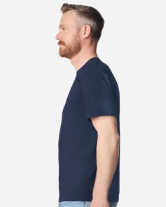 Gildan 64PLSMA Unisex Softstyle® Plasma Print T-Shirt – Navy (on model side)