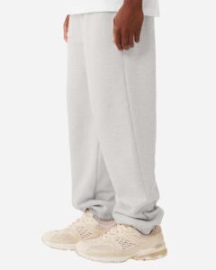 BELLA + CANVAS 4737 Unisex 10 oz. Heavyweight Sweatpants – Vintage Heather Grey (on model side)