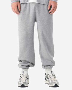 BELLA + CANVAS 3738 Unisex Sponge Fleece Sweatpants – Athletic Heather (on model)