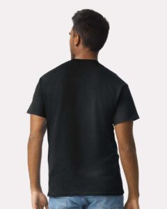 Gildan 2000 Unisex Ultra Cotton® T-Shirt – Black (on model back)